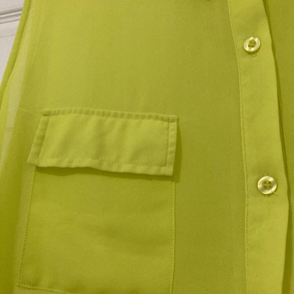 Yellow/green sheer Torrid blouse. Sleeveless sz 2 - Picture 4 of 9